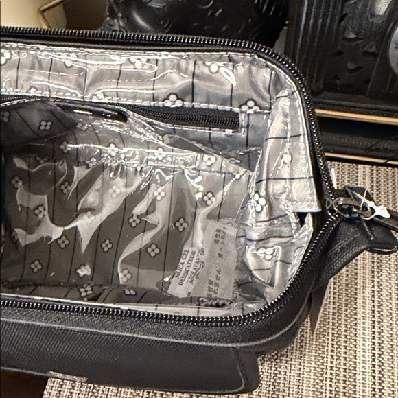 Lug Via Matte Luxe black Cosmetic Toiletries bag Pouch - Picture 5 of 11